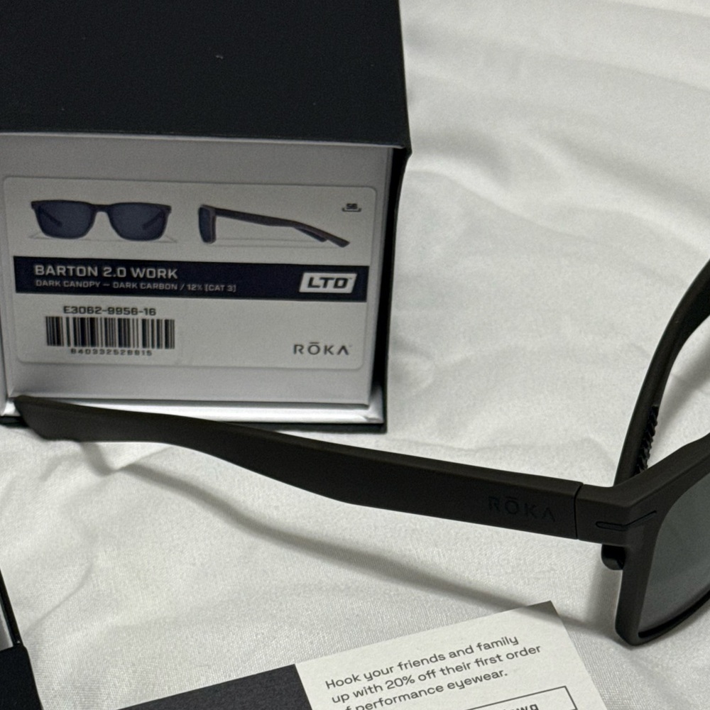 Black Minimalist Rectangular Sunglasses with Matte Finish
